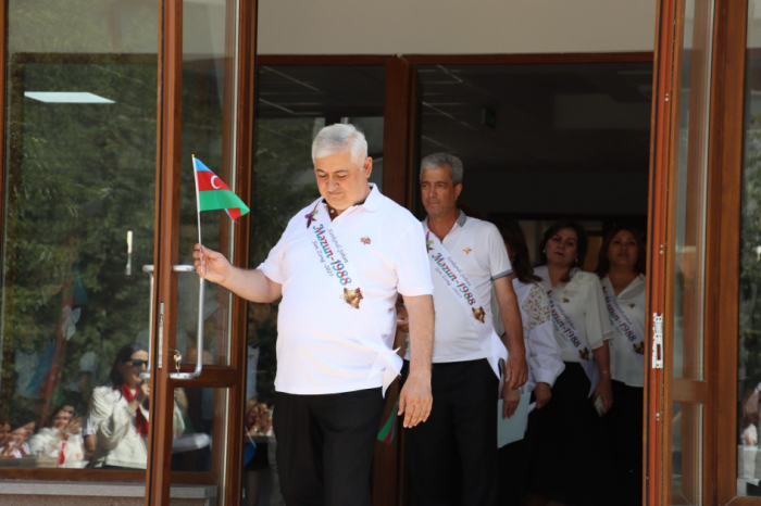 37 il sonra məzun oldular | FOTO